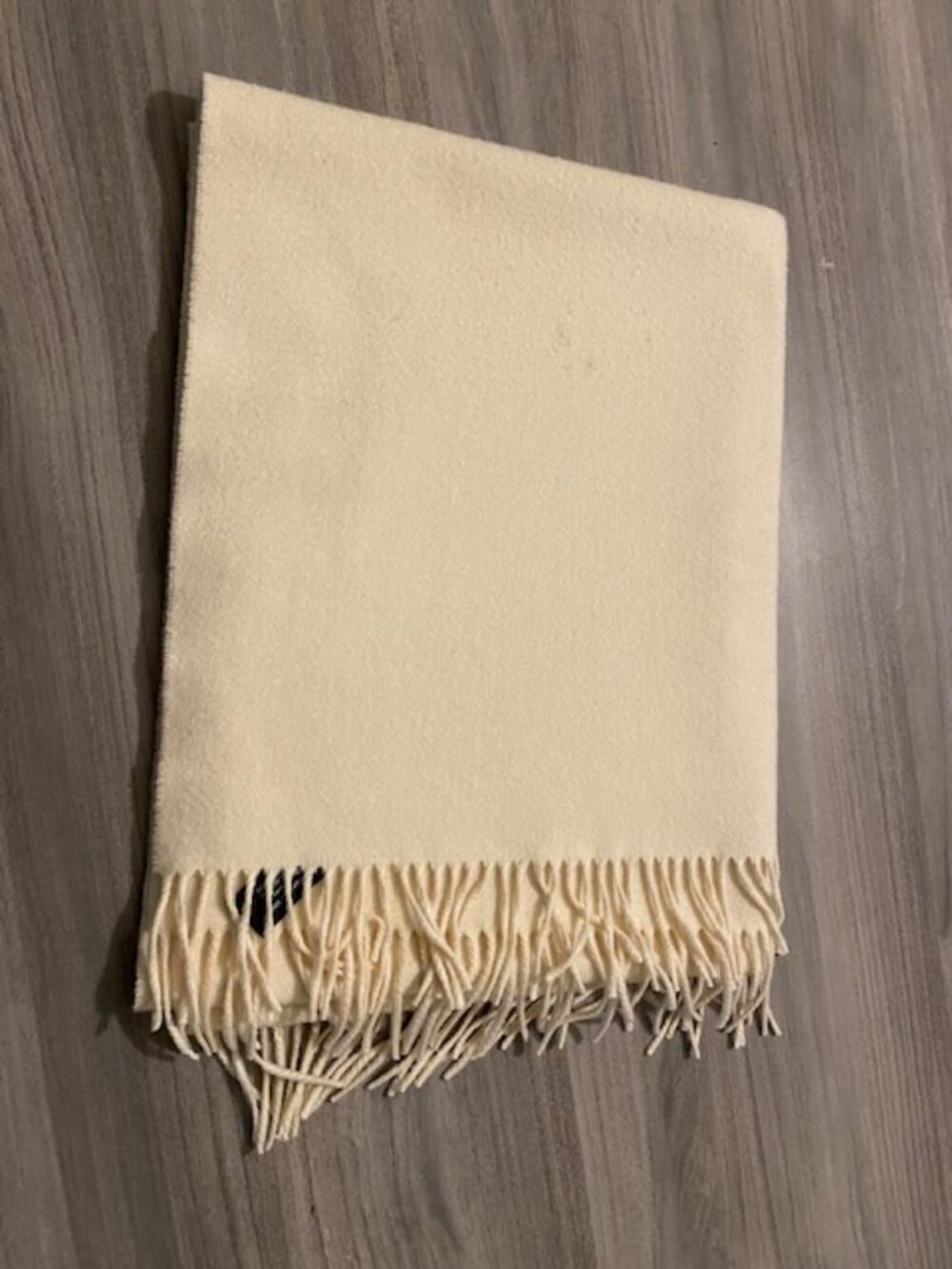 Vintage Hermès Cream Cashmere Shawl – Made in Scotland – Fringe - Picture 3 of 9
